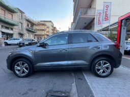 
										Volkswagen T-Roc 1.0 TSI 110 CV R-LINE full									