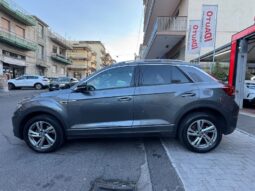 
										Volkswagen T-Roc 1.0 TSI 110 CV R-LINE full									