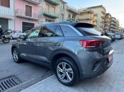 
										Volkswagen T-Roc 1.0 TSI 110 CV R-LINE full									