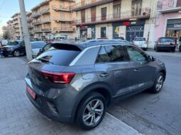 
										Volkswagen T-Roc 1.0 TSI 110 CV R-LINE full									