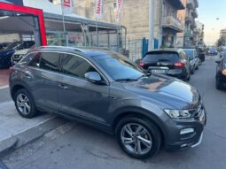 
										Volkswagen T-Roc 1.0 TSI 110 CV R-LINE full									