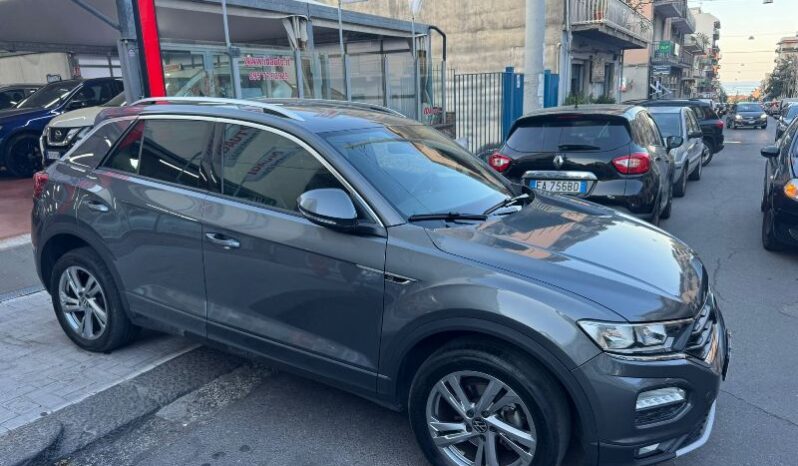 
								Volkswagen T-Roc 1.0 TSI 110 CV R-LINE full									