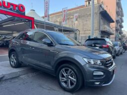 
										Volkswagen T-Roc 1.0 TSI 110 CV R-LINE full									