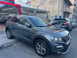 
										Volkswagen T-Roc 1.0 TSI 110 CV R-LINE full									