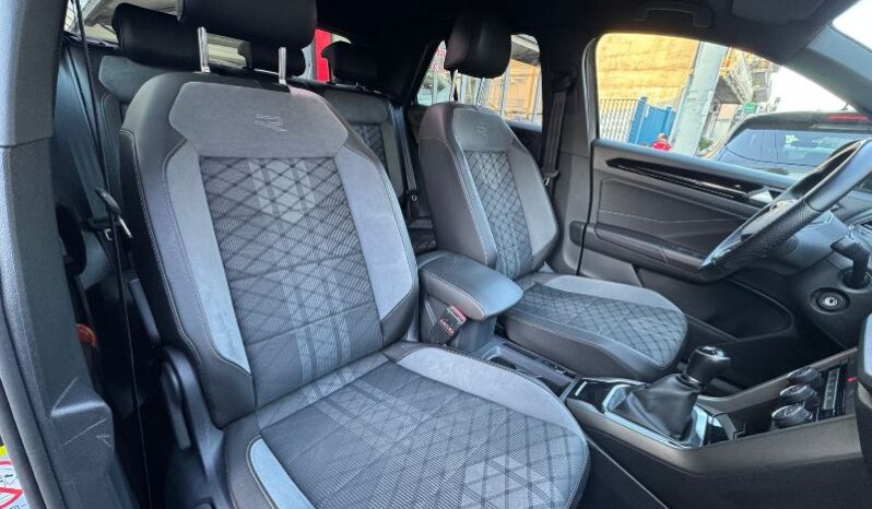 
								Volkswagen T-Roc 1.0 TSI 110 CV R-LINE full									