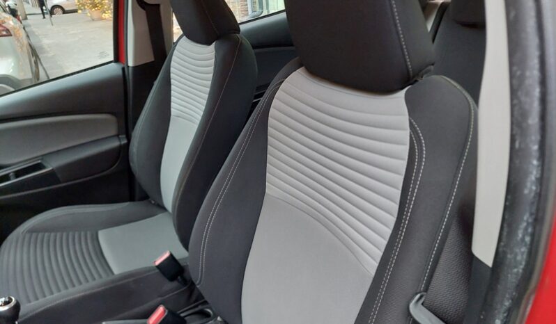 
								Toyota Yaris 1.4 D-4D 90 CV 5 porte Lounge full									