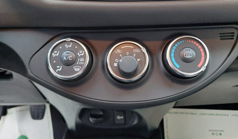 
								Toyota Yaris 1.4 D-4D 90 CV 5 porte Lounge full									