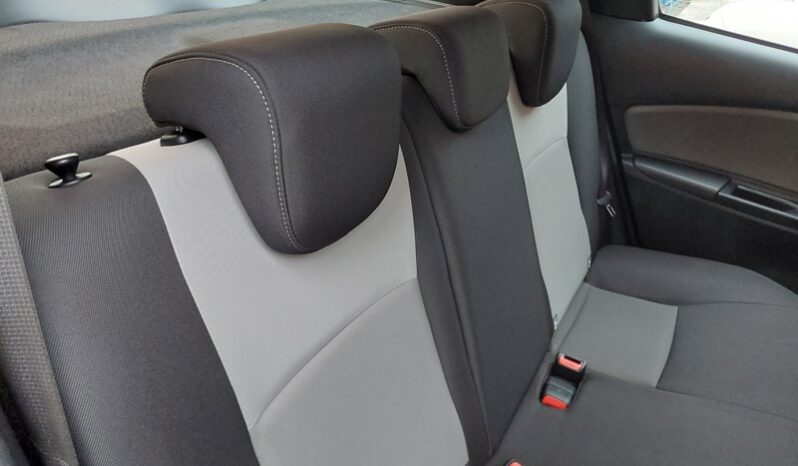 
								Toyota Yaris 1.4 D-4D 90 CV 5 porte Lounge full									