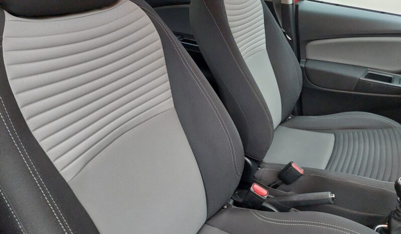 
								Toyota Yaris 1.4 D-4D 90 CV 5 porte Lounge full									