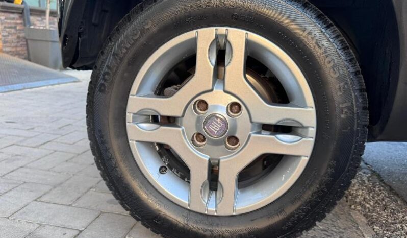 
								Fiat Panda 1.3 MJT 69 CV 16V 4×4 Glam full									