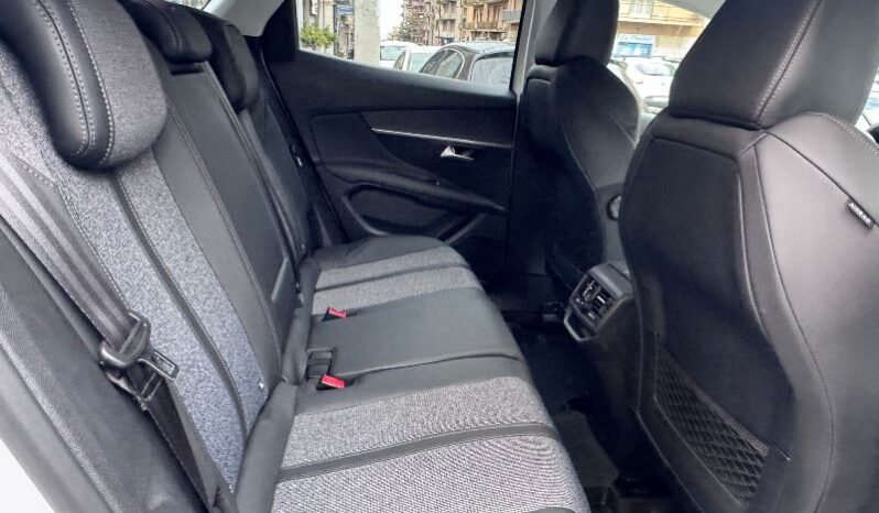 
								Peugeot 3008 1.5 BlueHDi 130 S&S Allure full									