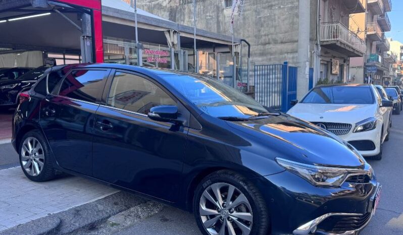 
								Toyota Auris 1.6 D-4D 112 CV Lounge full									