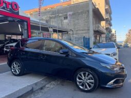 
										Toyota Auris 1.6 D-4D 112 CV Lounge full									