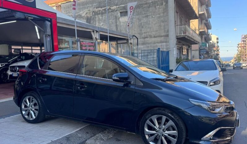 
								Toyota Auris 1.6 D-4D 112 CV Lounge full									