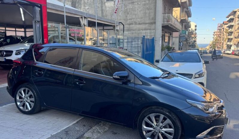 
								Toyota Auris 1.6 D-4D 112 CV Lounge full									