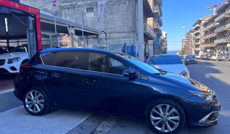 
								Toyota Auris 1.6 D-4D 112 CV Lounge full									