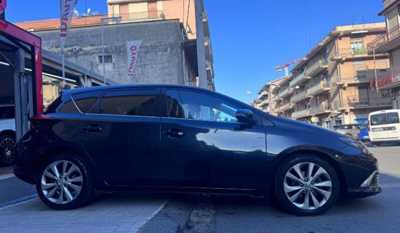 
								Toyota Auris 1.6 D-4D 112 CV Lounge full									