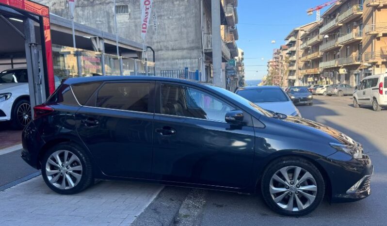 
								Toyota Auris 1.6 D-4D 112 CV Lounge full									