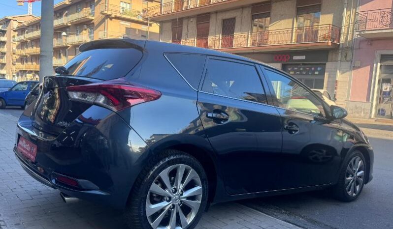 
								Toyota Auris 1.6 D-4D 112 CV Lounge full									