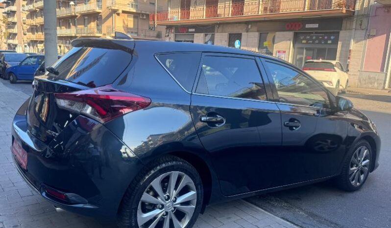 
								Toyota Auris 1.6 D-4D 112 CV Lounge full									