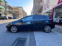 
										Toyota Auris 1.6 D-4D 112 CV Lounge full									