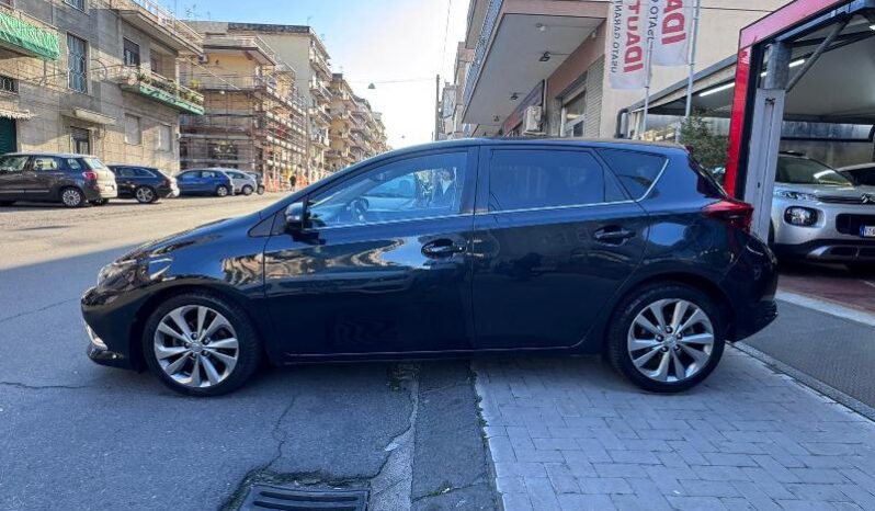 
								Toyota Auris 1.6 D-4D 112 CV Lounge full									