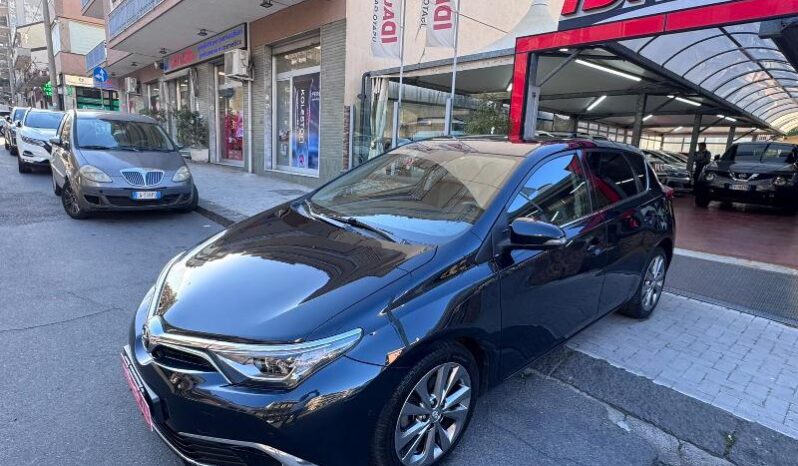 
								Toyota Auris 1.6 D-4D 112 CV Lounge full									