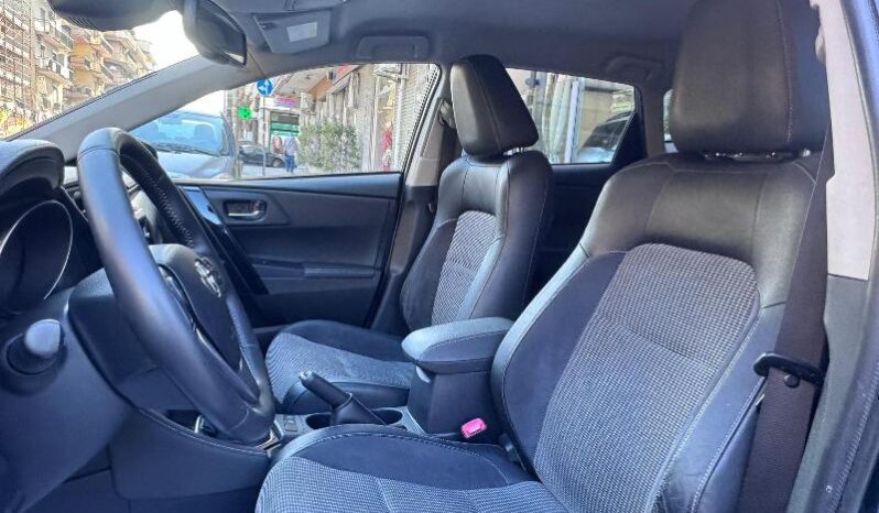 
								Toyota Auris 1.6 D-4D 112 CV Lounge full									