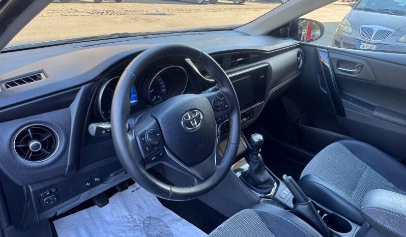 
								Toyota Auris 1.6 D-4D 112 CV Lounge full									