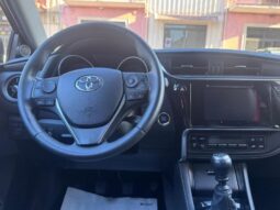 
										Toyota Auris 1.6 D-4D 112 CV Lounge full									