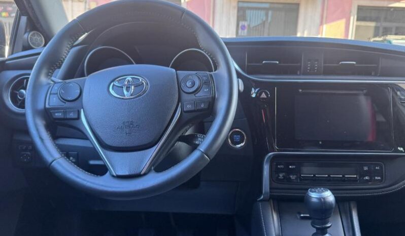 
								Toyota Auris 1.6 D-4D 112 CV Lounge full									