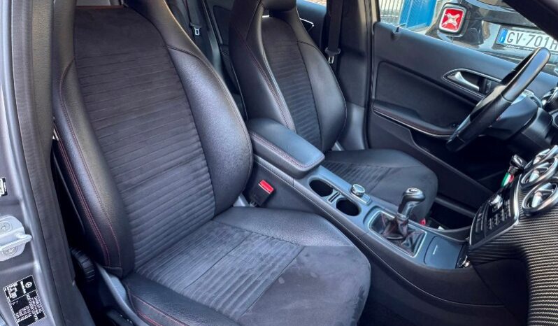 
								Mercedes-benz A 200 CDI 2.2 diesel 136 CV Dark Night Edition full									