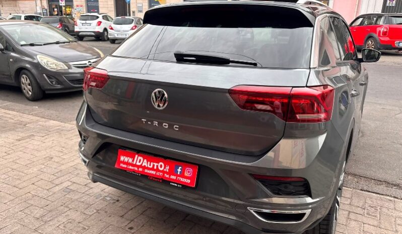 
								Volkswagen T-Roc 2.0 TDI SCR 150 CV DSG R-LINE full									