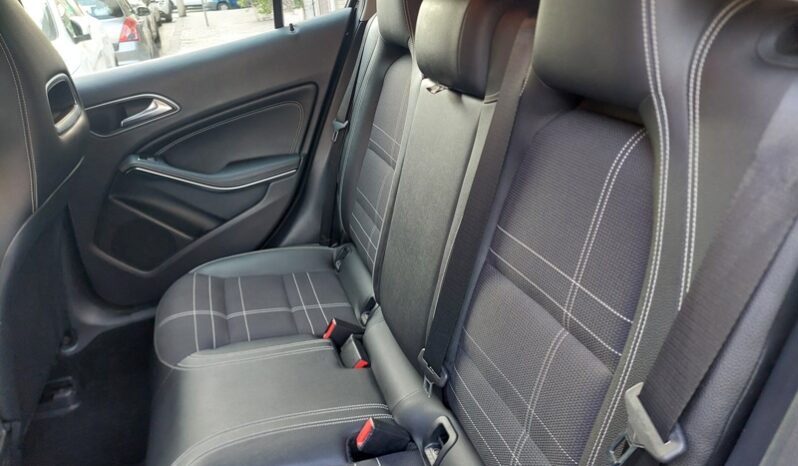 
								Mercedes-benz GLA 200 d 2.2 diesel 136 CV Executive full									