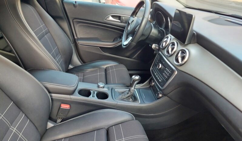 
								Mercedes-benz GLA 200 d 2.2 diesel 136 CV Executive full									