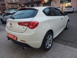 
										Alfa Romeo Giulietta 1.6 JTDm-2 105 CV Exclusive full									