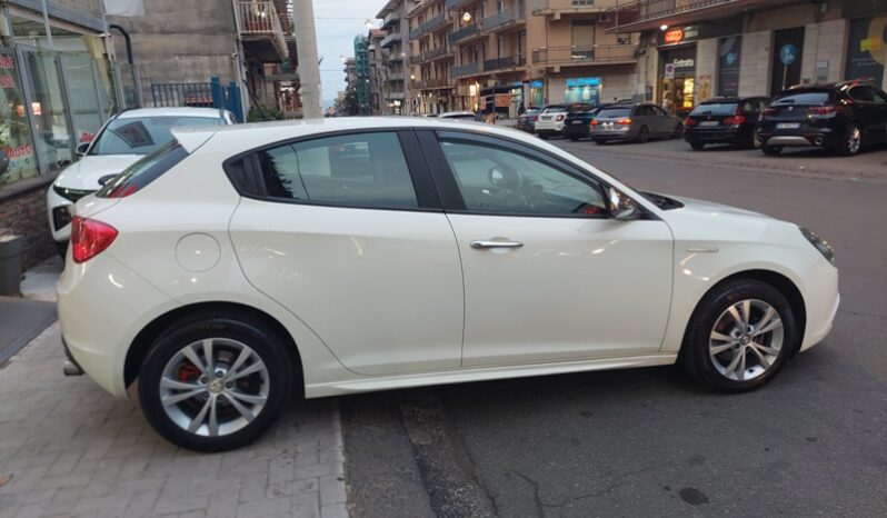 
								Alfa Romeo Giulietta 1.6 JTDm-2 105 CV Exclusive full									